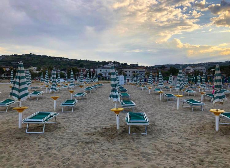 Hotel Royal Vasto Exterior photo